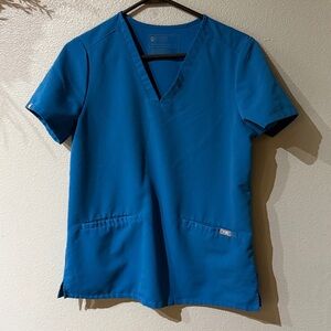FIGS Women’s scrub top. PO#1652 Alpine blue. Size small. V neck. Good condtion
